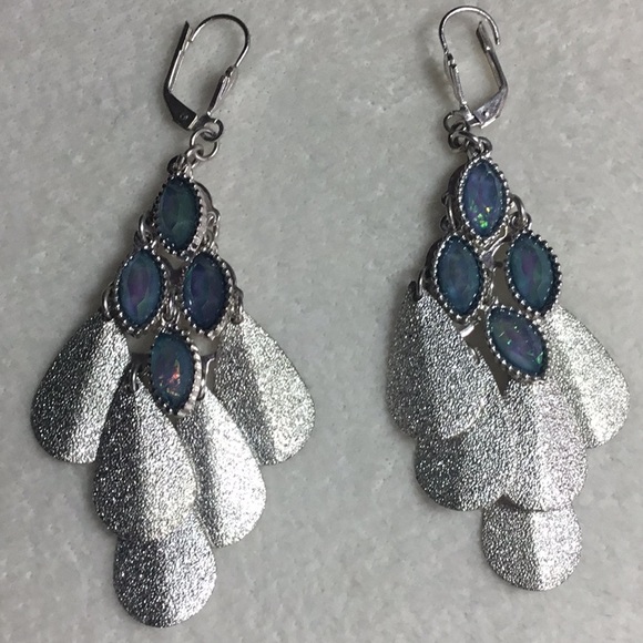 Silver and blue dangling earrings - Picture 2 of 3